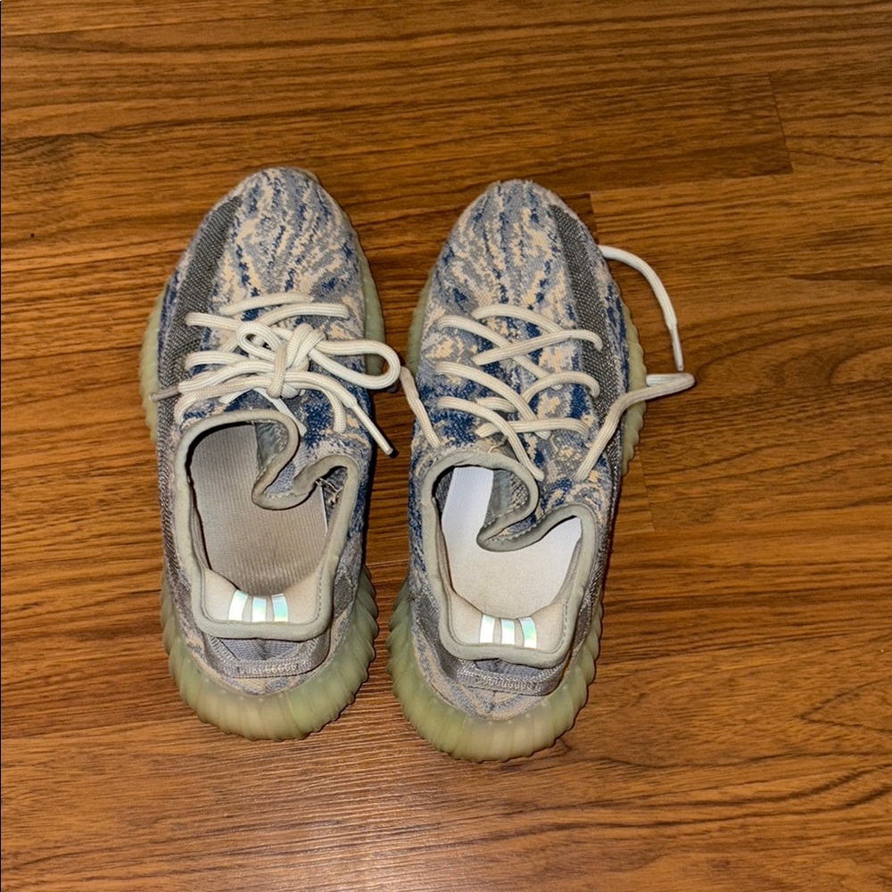 Yeezy Boost 350 V2 Sneakers